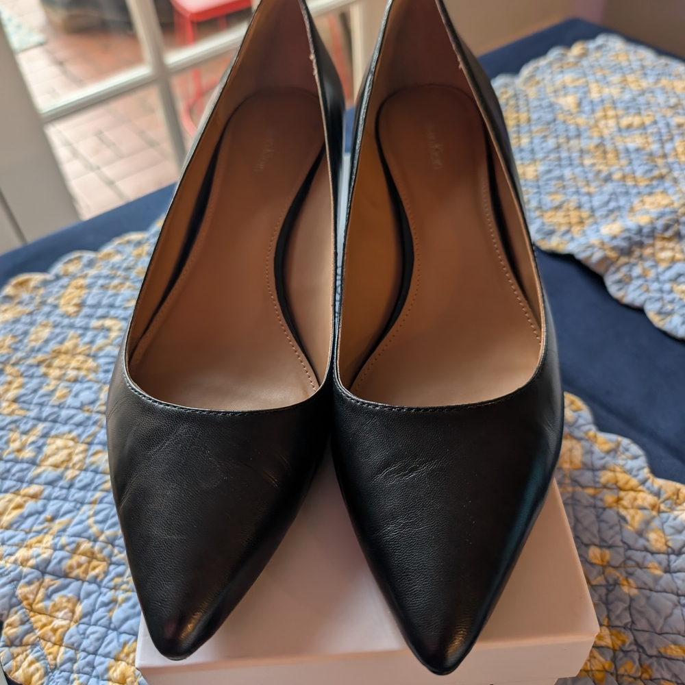 Calvin Klein Gabrianna Black Kitten Heels Size 11